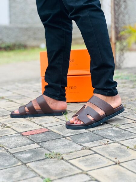 Sandales en cuir marron pour homme