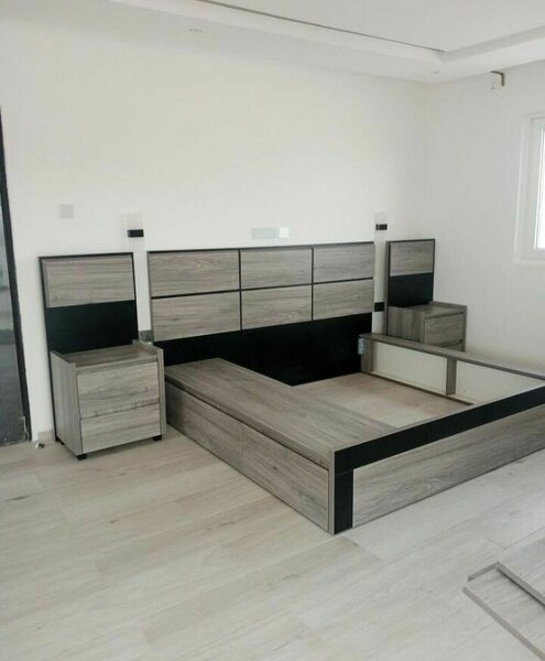 Lit moderne avec rangement en bois gris