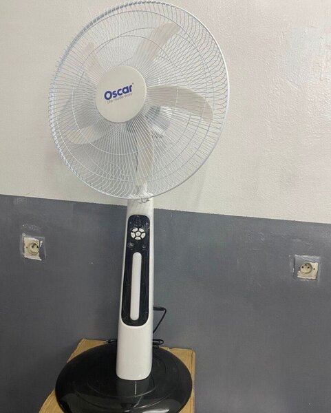 Ventilateur électrique Oscar sur pied