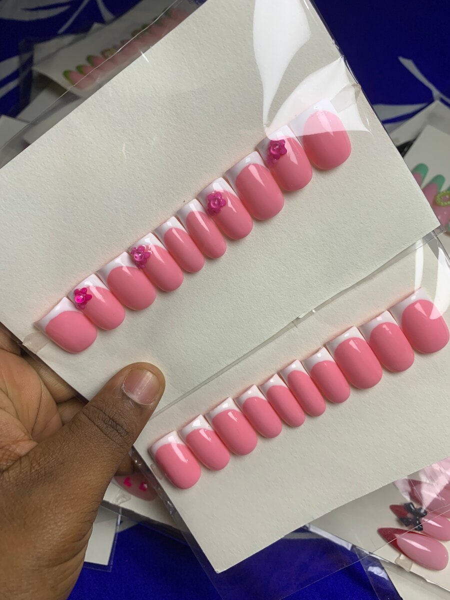 Faux ongles rose pour femmes