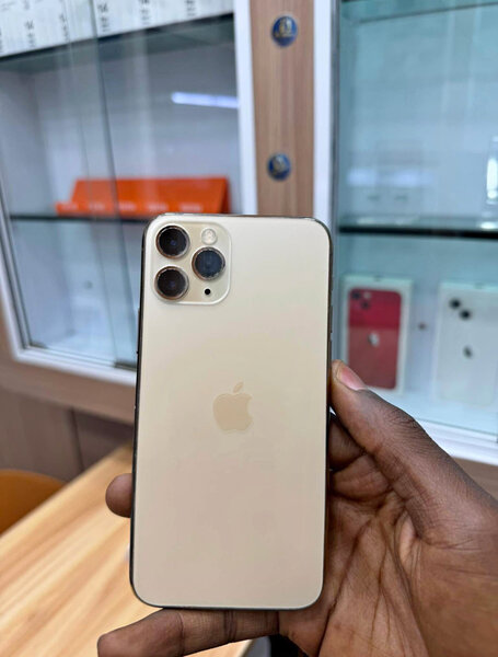 iPhone 12 Pro Max doré