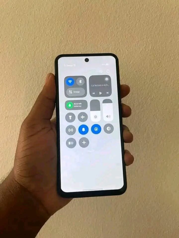 Tecno pop 10 Go Noir