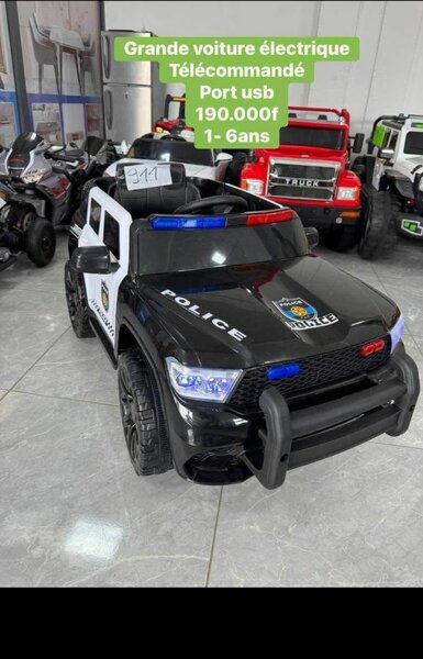 Voiture électrique enfant police