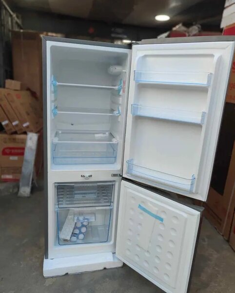 Réfrigérateur combiné moderne