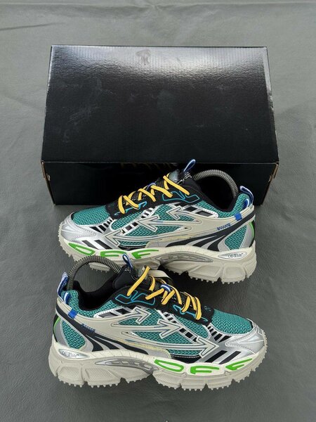 Baskets de course futuristes