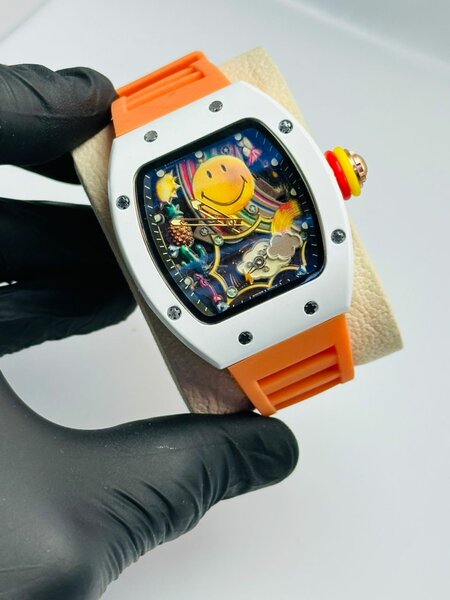 Montre colorée édition spéciale