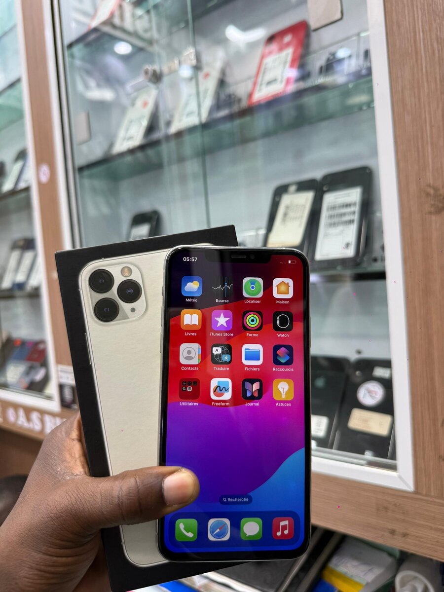 11 pro max 64Go avec son carto
