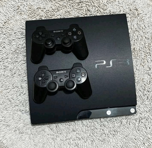Console PS3 + 2 Manettes