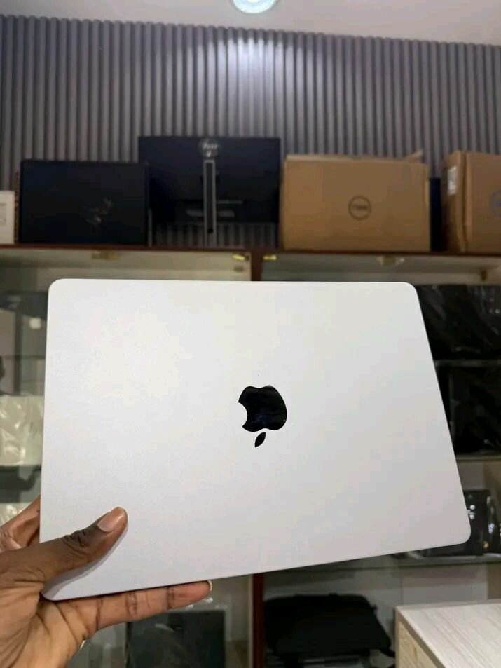 MacBook Air M2 Silver