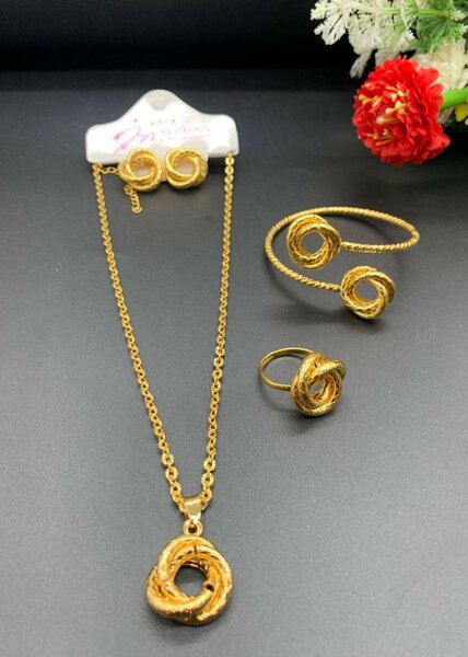 Elegant Gold Jewelry Set