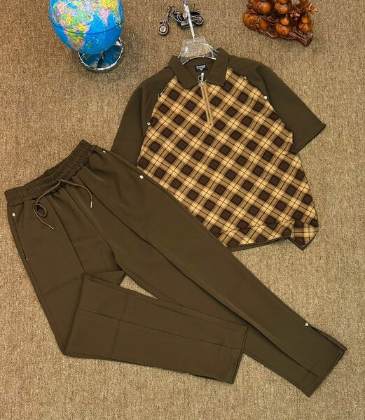 Ensemble homme chic avec motif carreaux