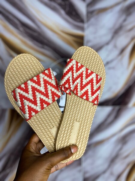 Sandales tissées rouges