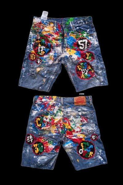 Shorts en jeans graffiti artistiques