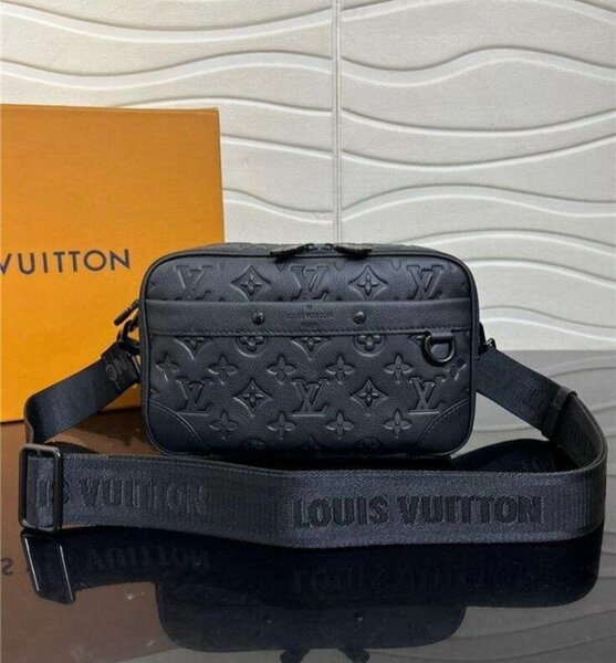 Sac banane Louis Vuitton noir