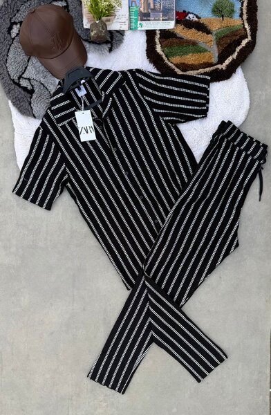 Pantalon et chemise rayés