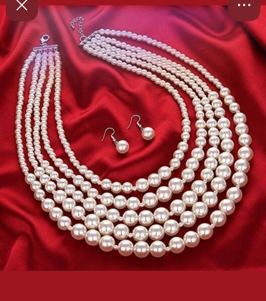 Collier perles et boucles d'oreilles