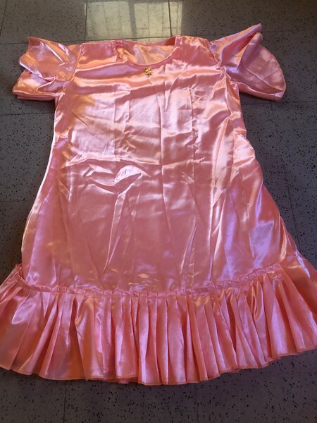 Robe rose satinée pour fille