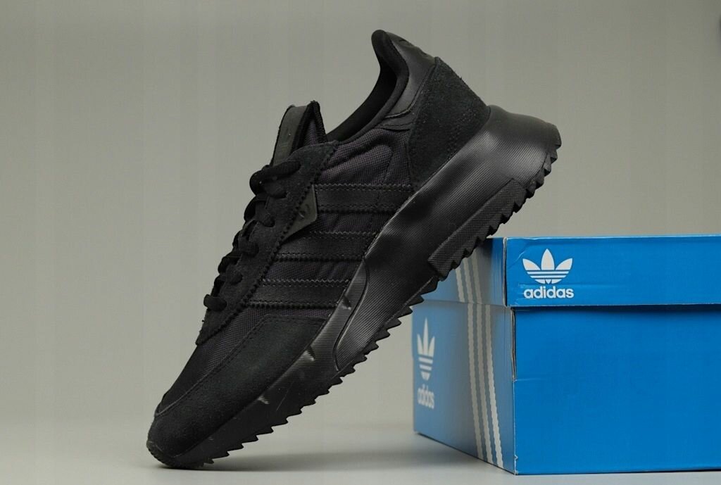 Chaussures Adidas noires élégantes