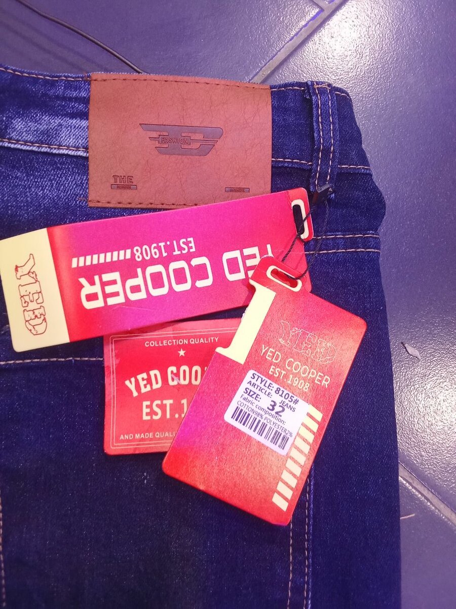 Jean bleu déchiré tendance