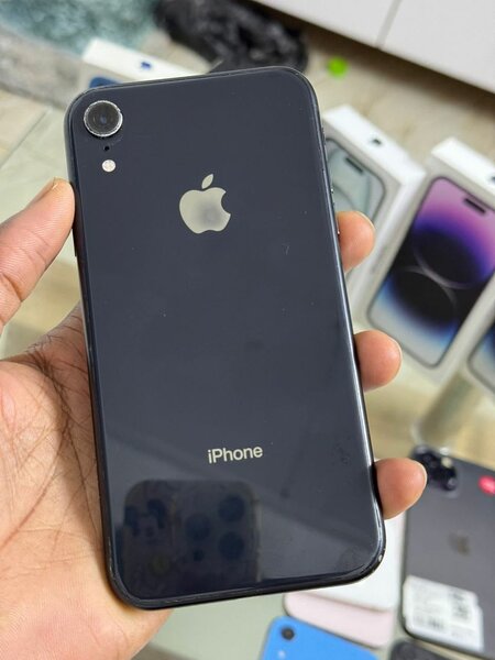 iPhone XR Noir 64Go Débloqué