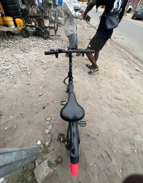 Vélo électrique pliable compact