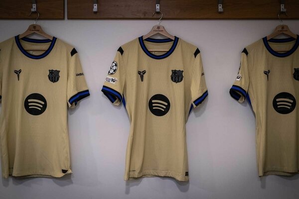 Maillot de football doré