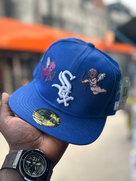 Casquette bleue avec chérubins
