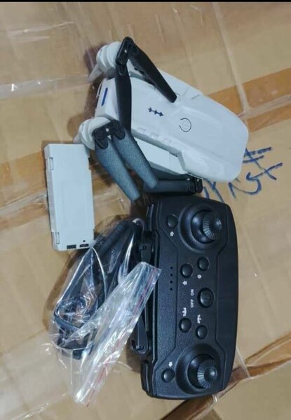 Drone pliable avec télécommande