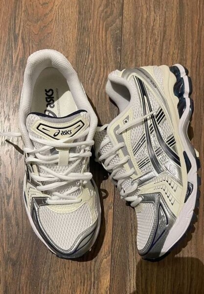 Chaussures de sport Asics blanches