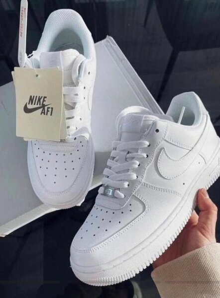 Chaussures Nike Air Force 1 blanches