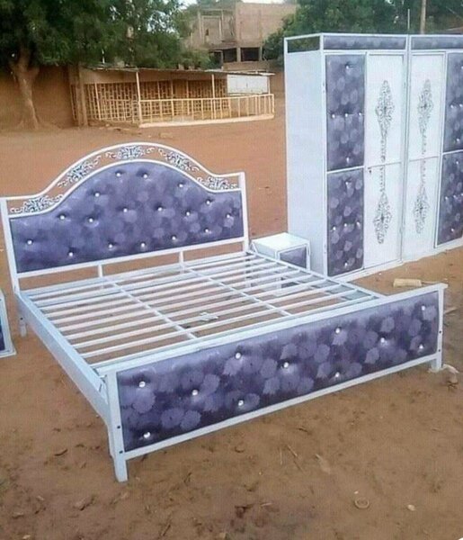 Lit en cuir gris avec rangement