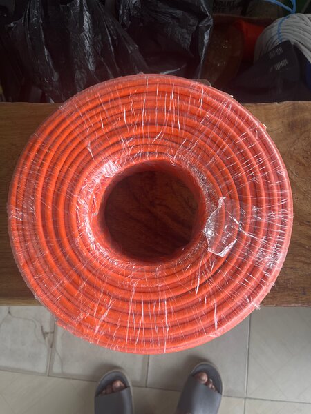 Câble électrique orange