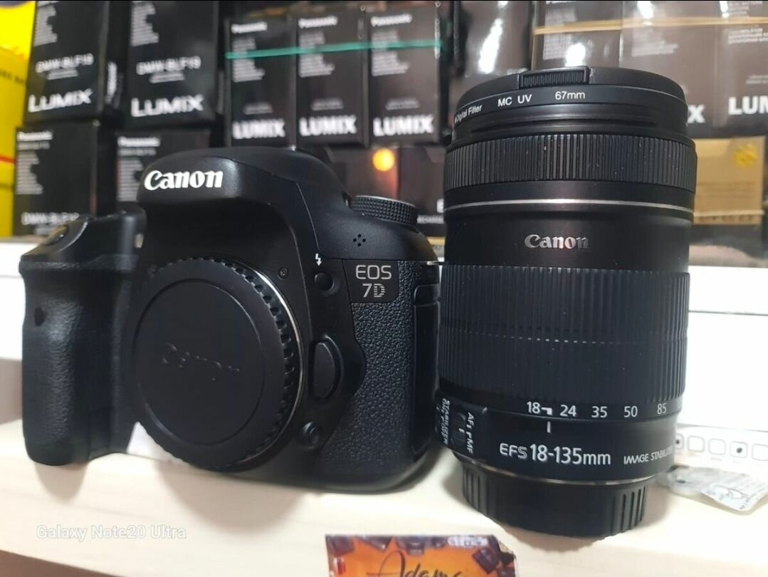 Appareil photo Canon EOS 70D avec objectif