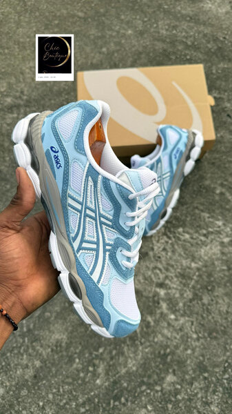 Baskets légères Asics bleu