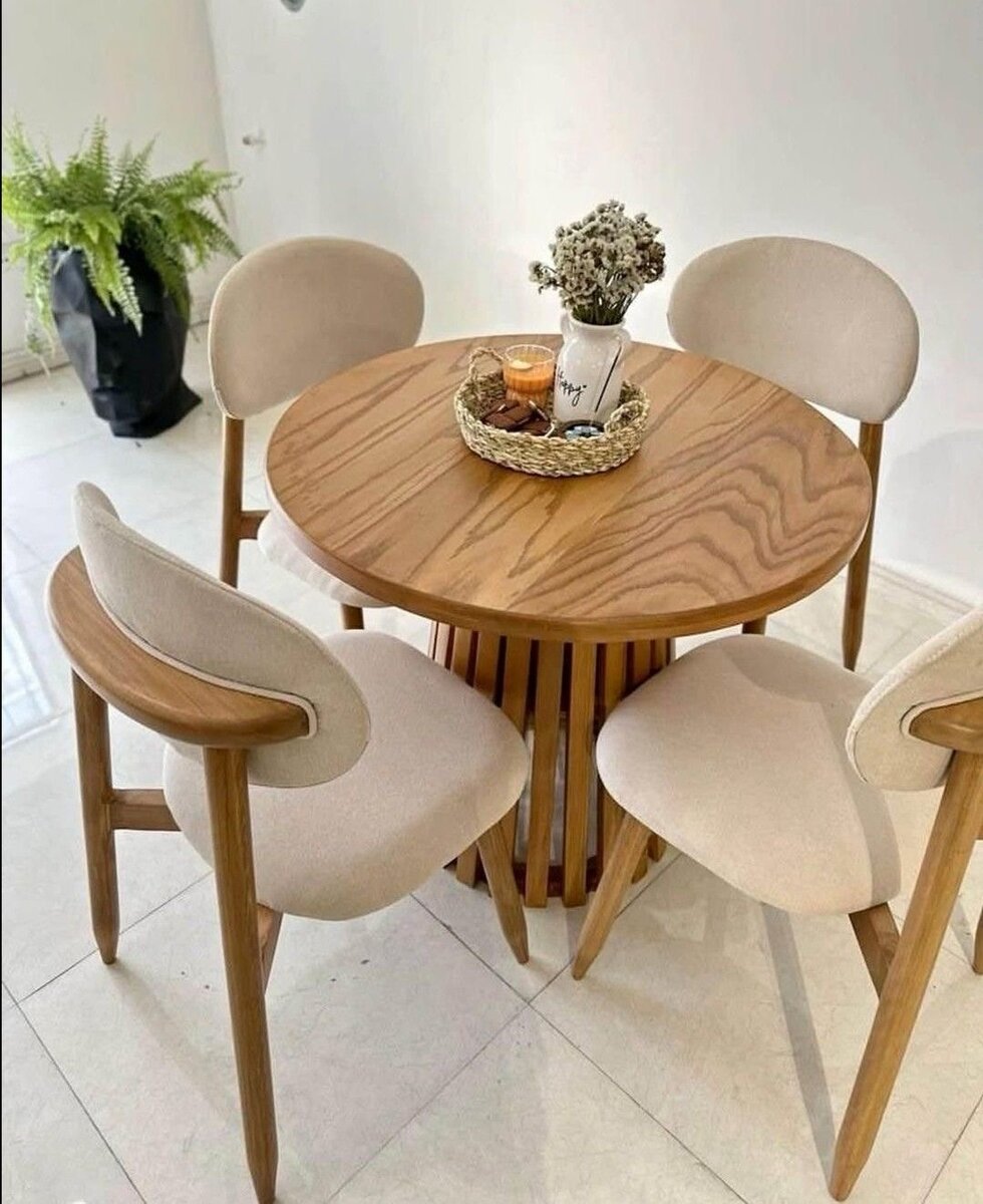 Table ronde en bois moderne