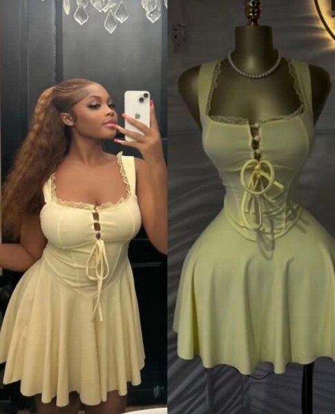 Robe élégante jaune ajustée