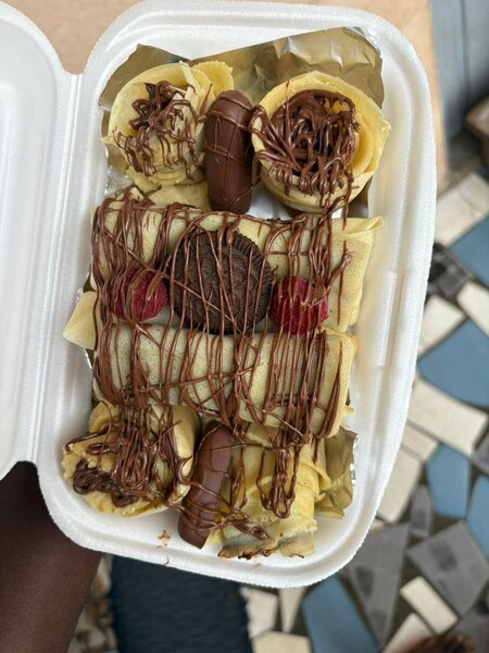 Délicieuses crêpes roulées au chocolat