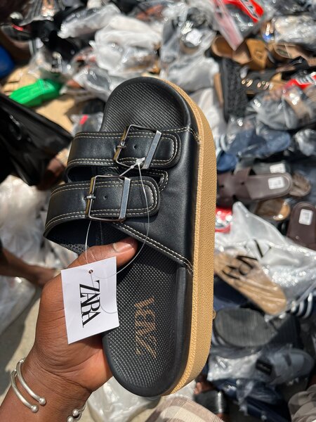 Sandales en cuir noir