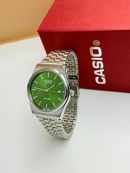 Montre Casio verte acier