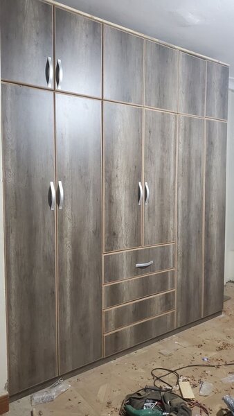 Armoire Spacieuse Moderne