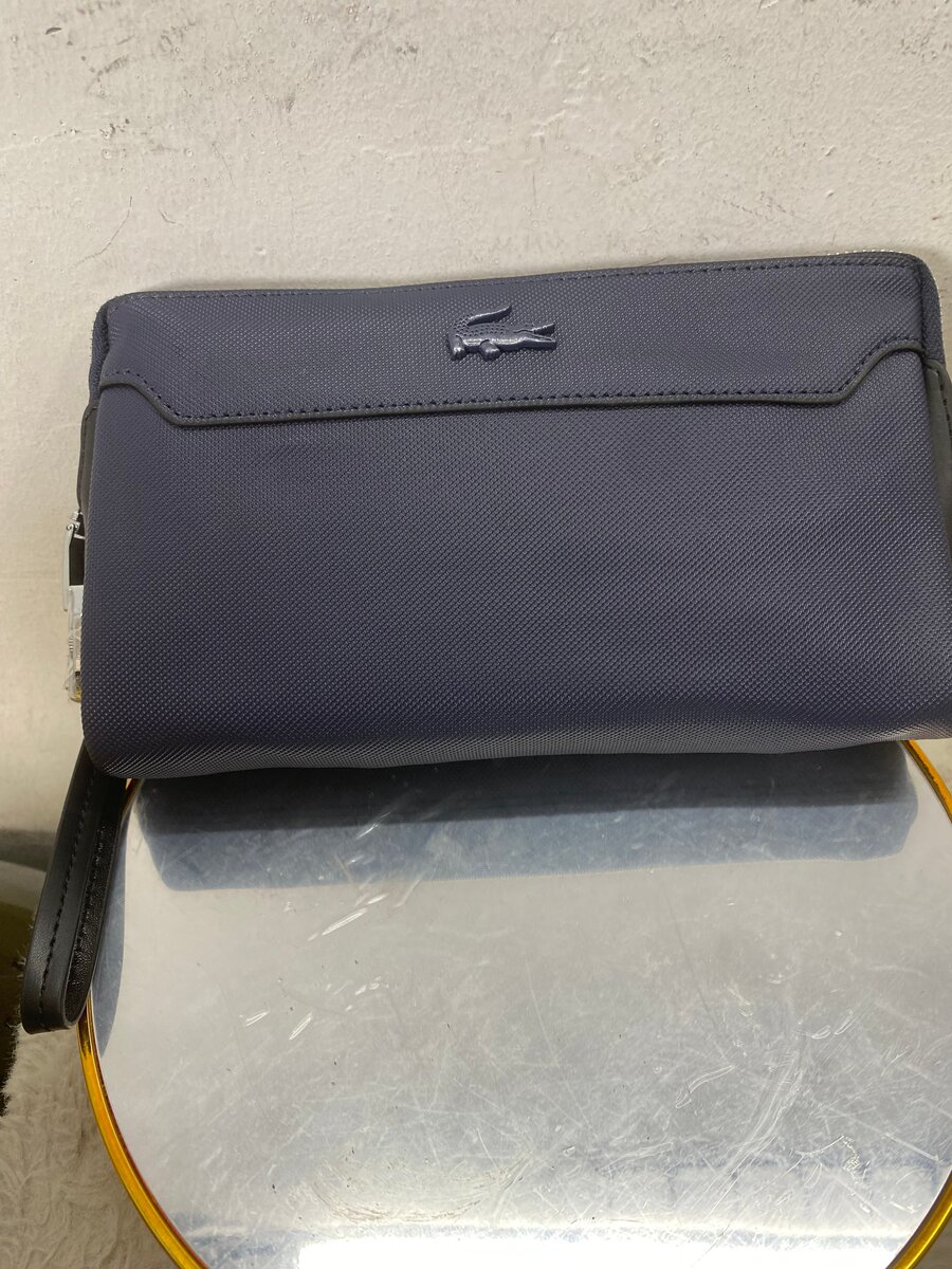 Pochette élégante en cuir