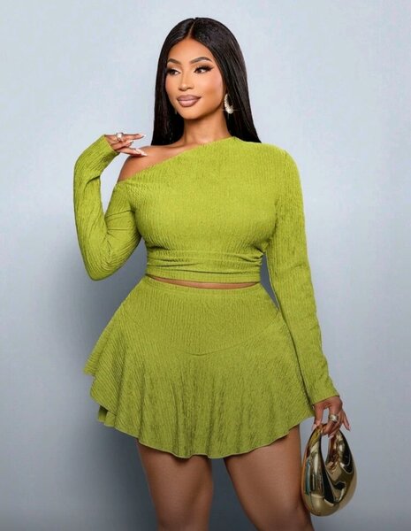 Robe asymétrique verte élégante