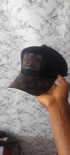 Casquette élégante LV