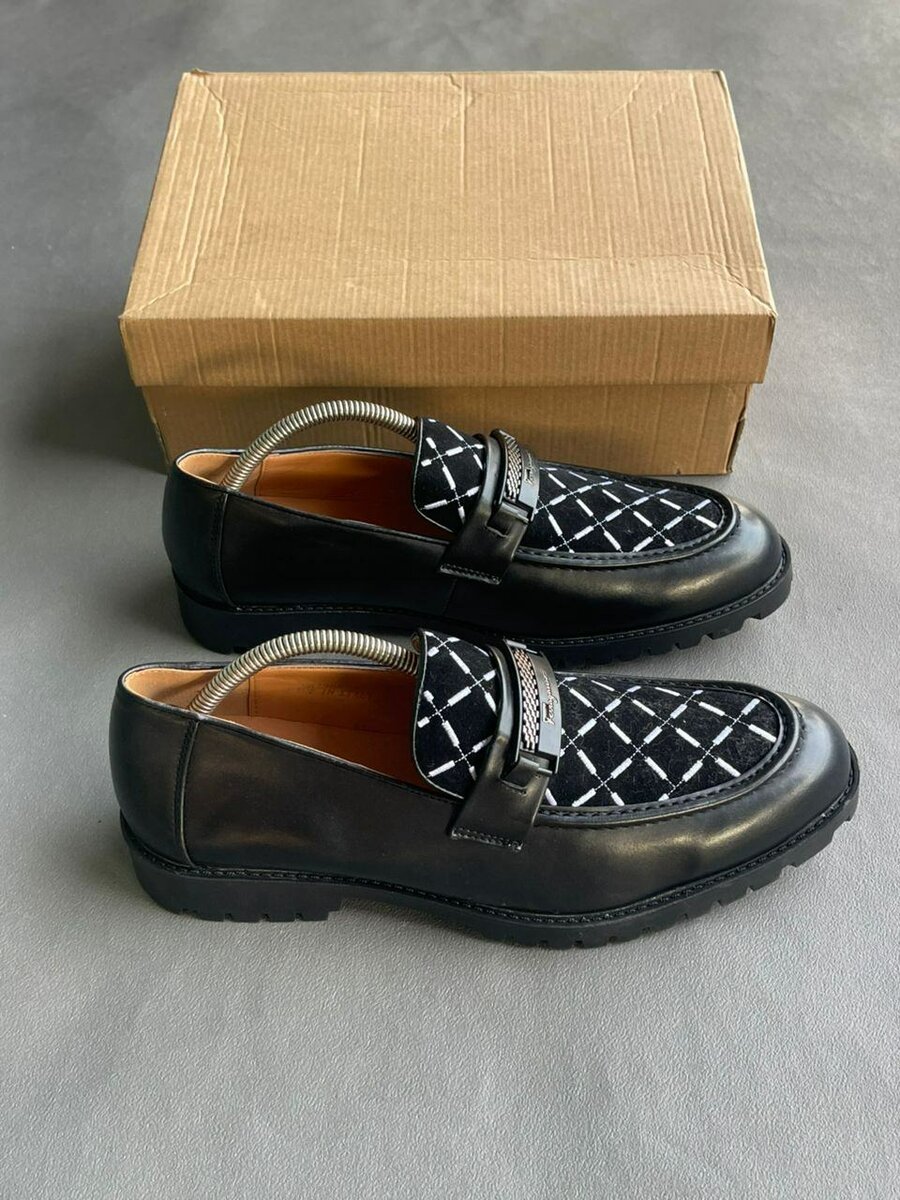 Mocassins noir en cuir élégant