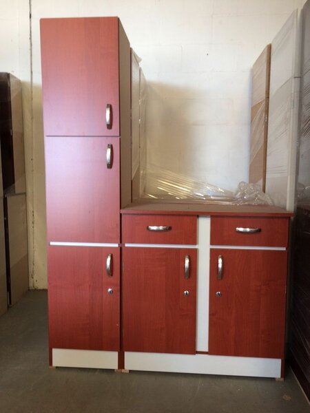 Meuble de cuisine rouge en bois