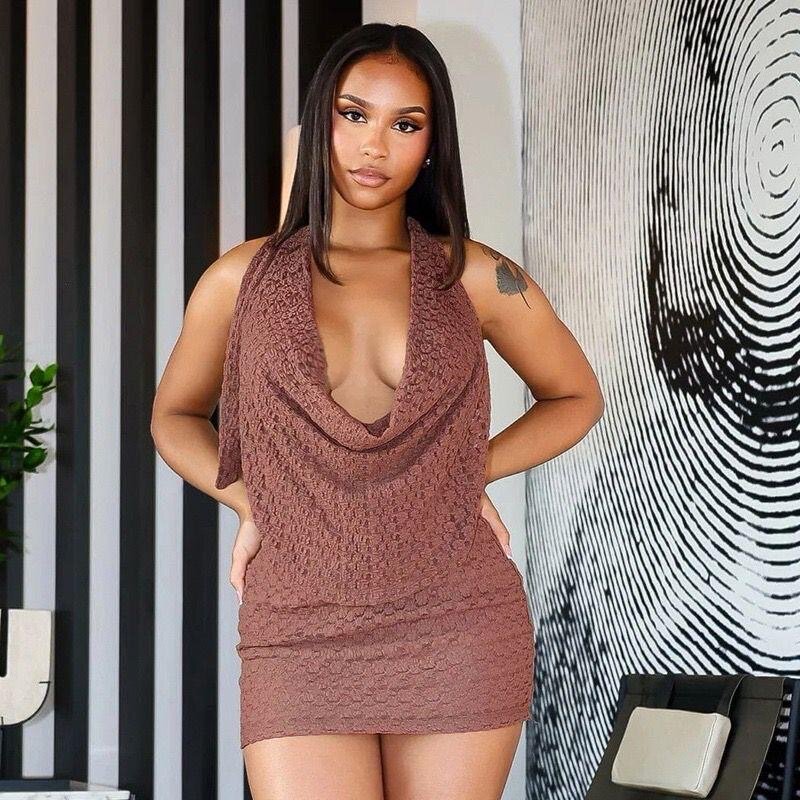 Robe dos nu pailletée glamour