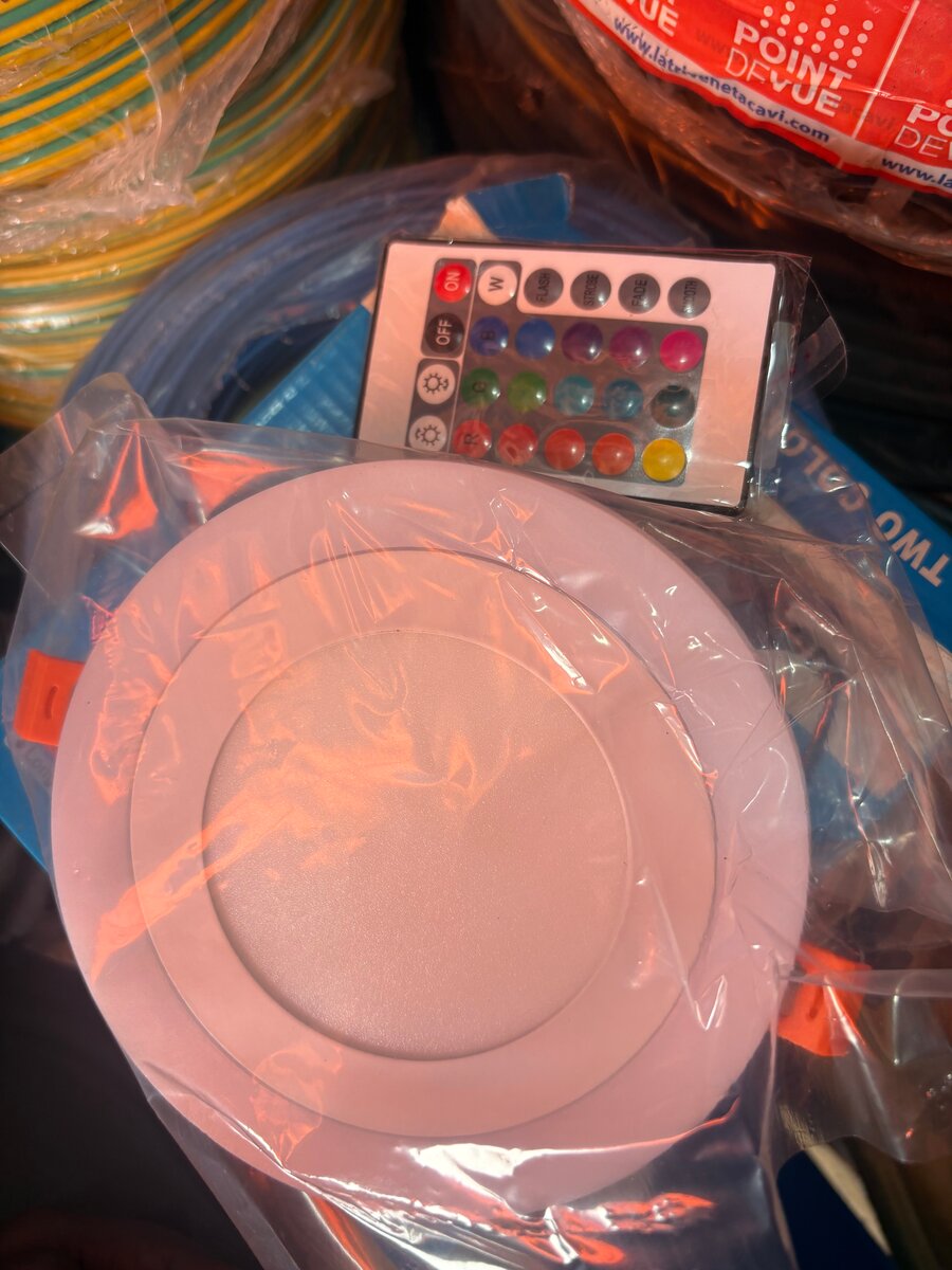 Plafonnier LED avec télécommande