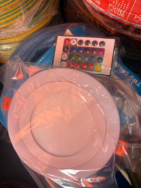 Plafonnier LED avec télécommande