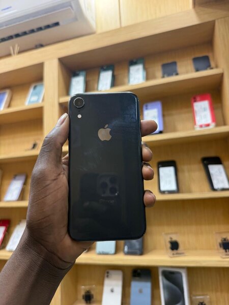 iPhone XR Noir 64GB
