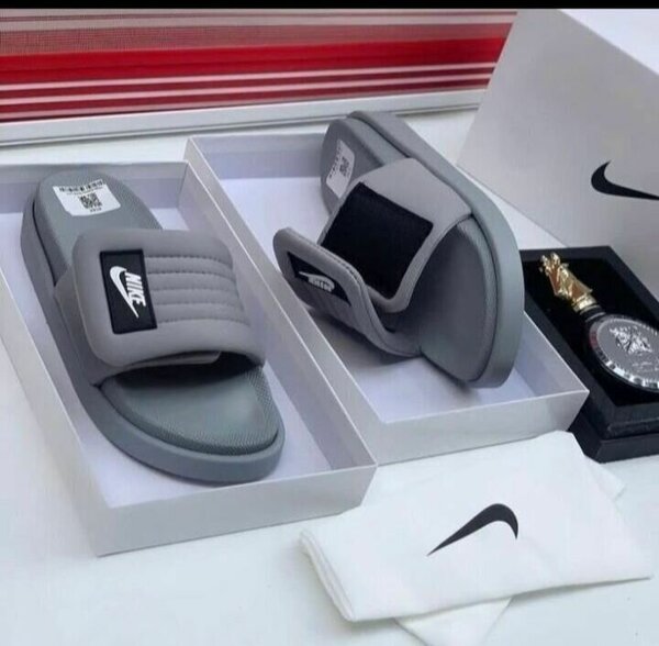 Sandales Nike grises pour homme